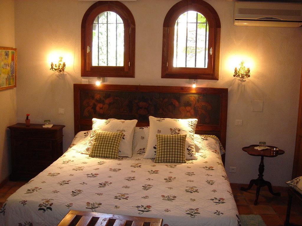 Domaine Du Moulin Hotel Сен-Лоран-дез-Арбр Екстериор снимка